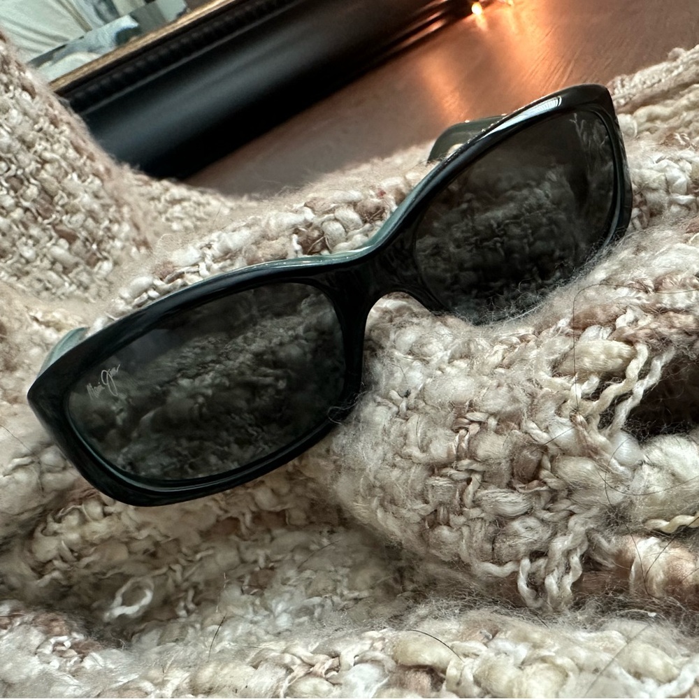 Maui Jim Punchbowl Black Frame Sunglasses with Teal Accents - Picture 8 of 8